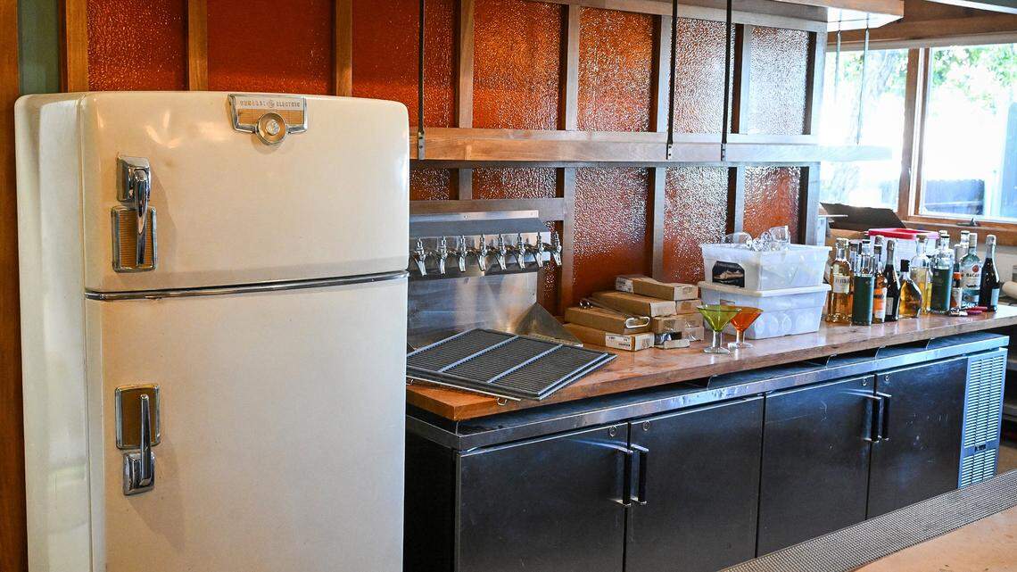 Moses McQueen’s: retro Fresno bar opens on Van Ness