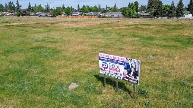 A proposal for a 2.45-acre storage faculty site in the vacant field north of Shaw Avenue and west of Laverne Avenue in Clovis has been submitted to Clovis's planning commission.