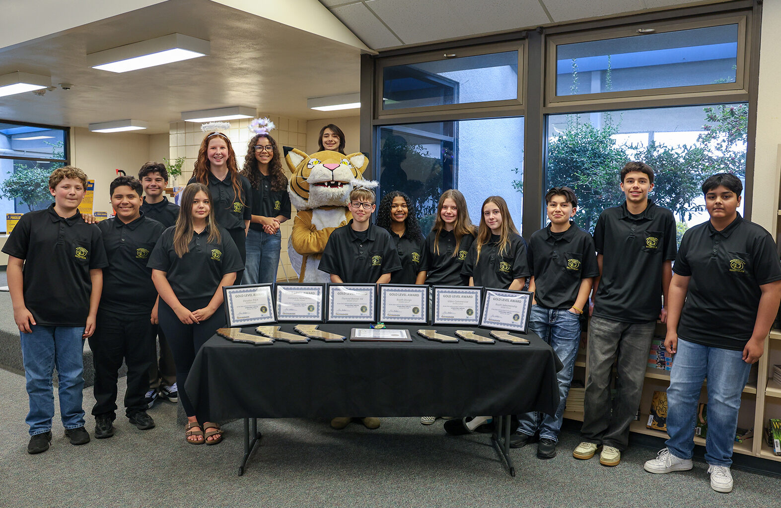 Fruitvale Junior High Students Shine During First Year of Virtual Enterprise