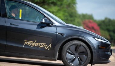 California Regulator Says Tesla's 'Robotaxis' Are More Like a Limo in the Eyes of the Law