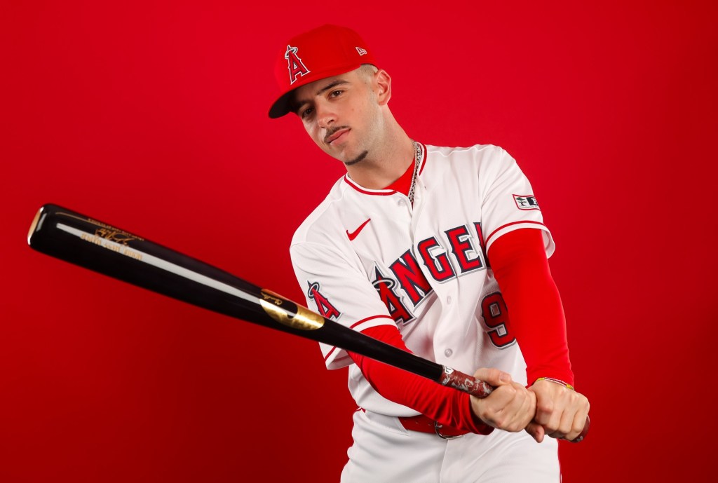 Zach Neto hurts hand on head-first slide in Angels’ victory – Orange County Register