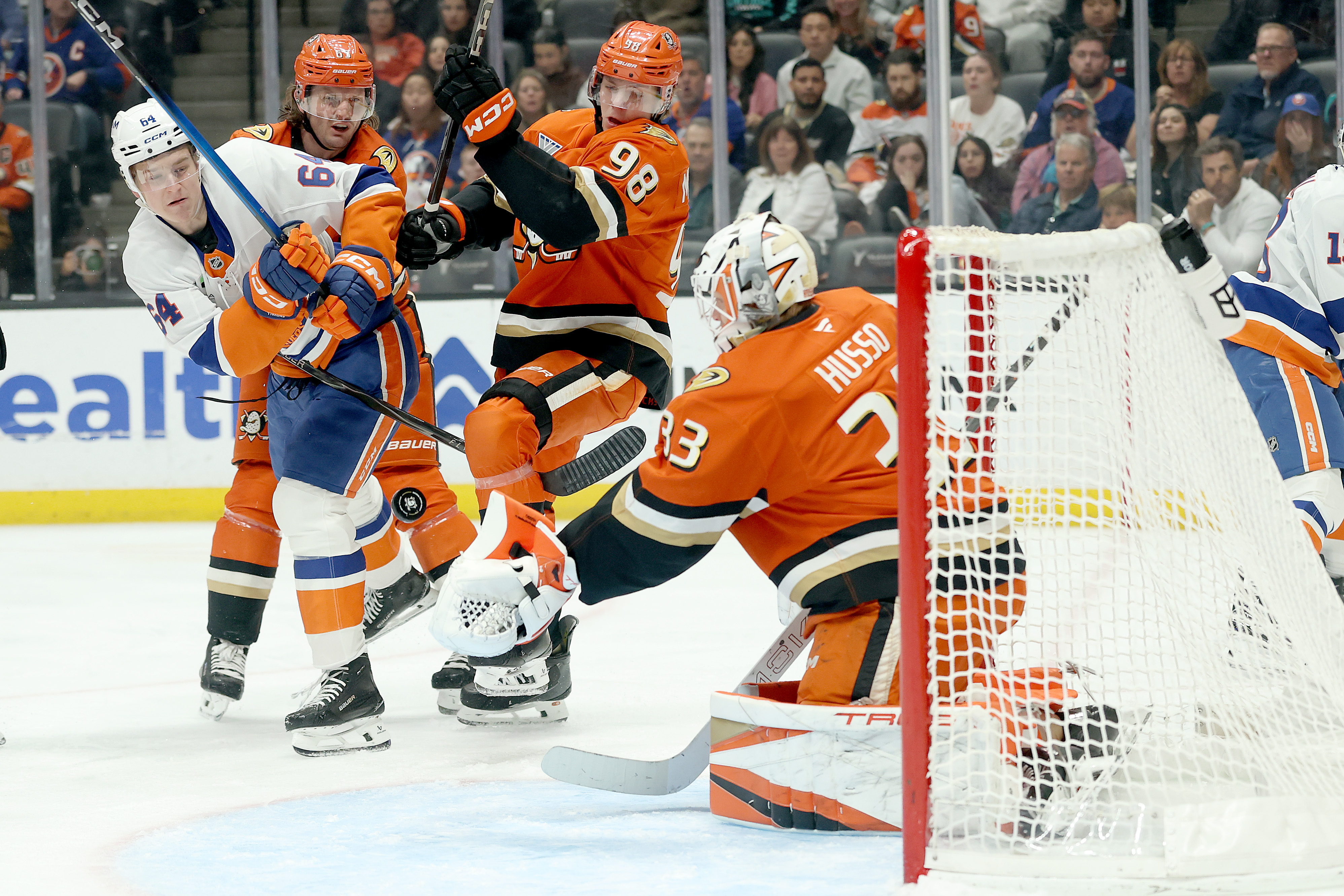 The New York Islanders’ Calum Ritchie (64) battles Ducks goaltender...
