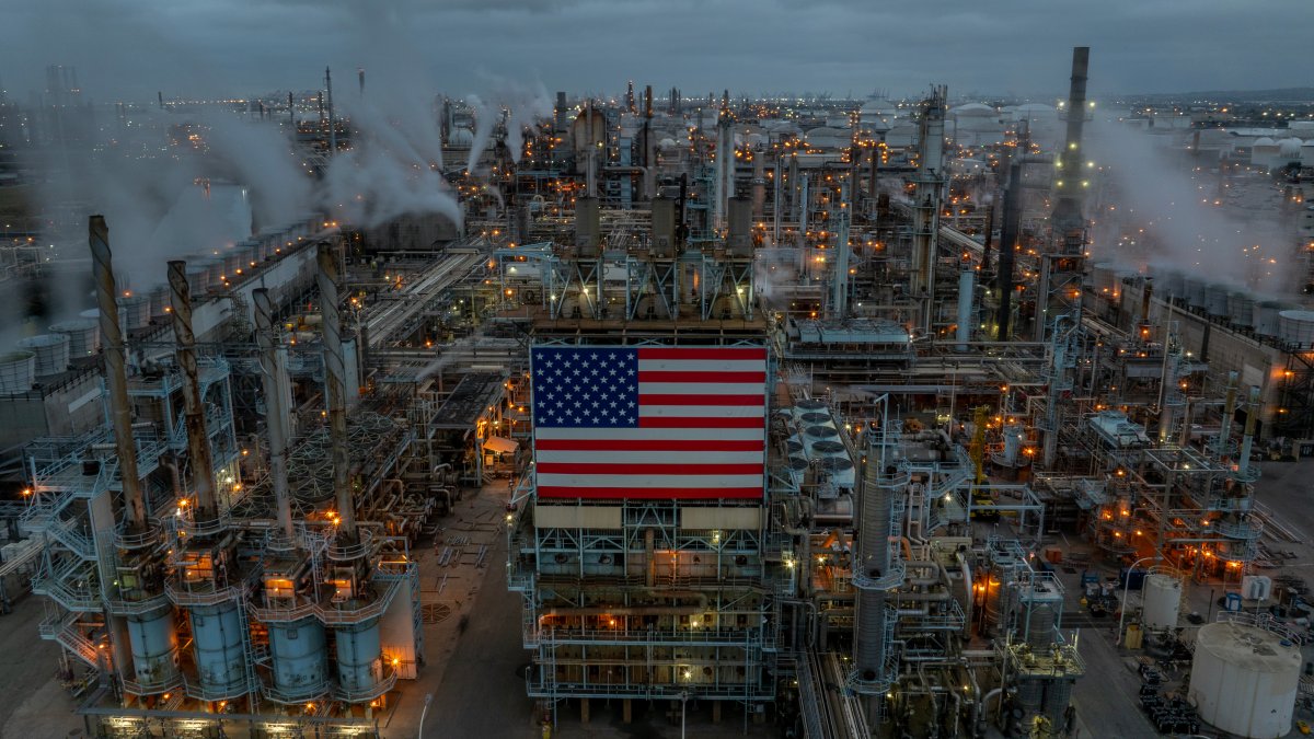 Trump eases Venezuela oil sanctions in effort to boost oil supply – NBC Los Angeles