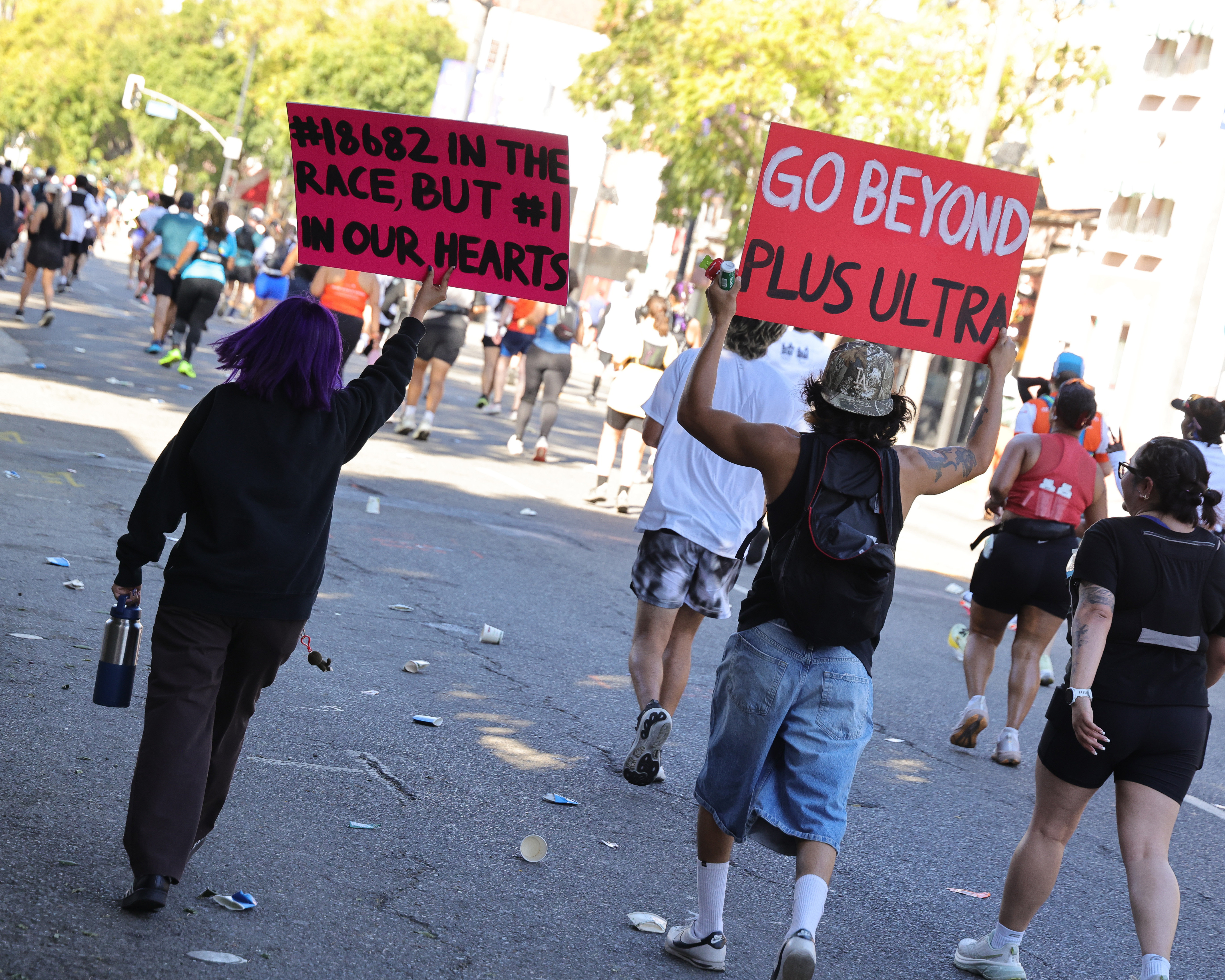 HOLLYWOOD, CALIFORNIA – MARCH 08: Individuals participate in the Los Angeles Marathon near an Oscars Red Carpet Experience held as a collaboration between The Academy Of Motion Picture Arts and Sciences and the Los Angeles Marathon on March 08, 2026 in Hollywood, California. (Photo by Savion Washington/Getty Images)