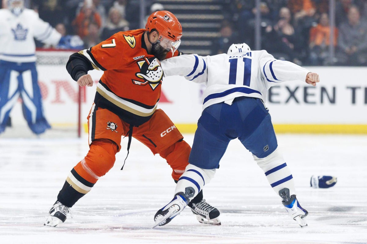 Radko Gudas, Max Domi fight early in first Leafs-Ducks game since Auston Matthews injury