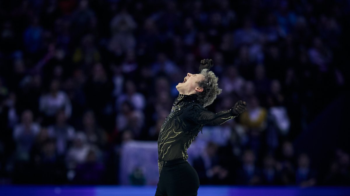 Ilia Malinin wins 3rd straight world figure skating title – NBC Los Angeles