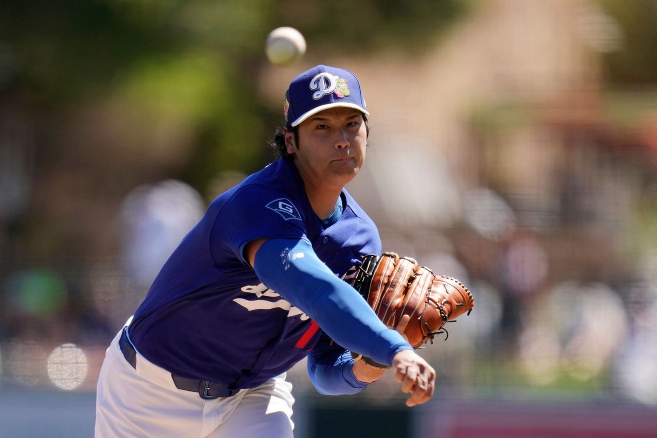 Shohei Ohtani throws 4 1/3 scoreless innings in spring debut on mound for the Los Angeles Dodgers
