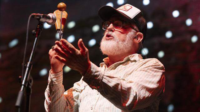 John McCrea, singer of the band Cake, performs during a benefit concert for congressional candidates Mai Vang and Effie Phillips-Staley at Channel 24 in Sacramento on Sunday, March 22, 2026.