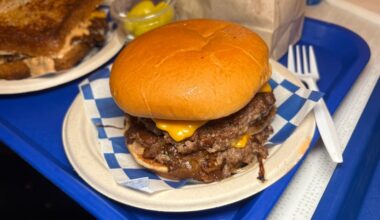 Goldburger Review: One of LA’s Micro Chains Makes the Best Smash Burgers