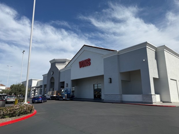 A Vons store in Torrey Highlands. (Roxana Popescu / The San Diego Union-Tribune)