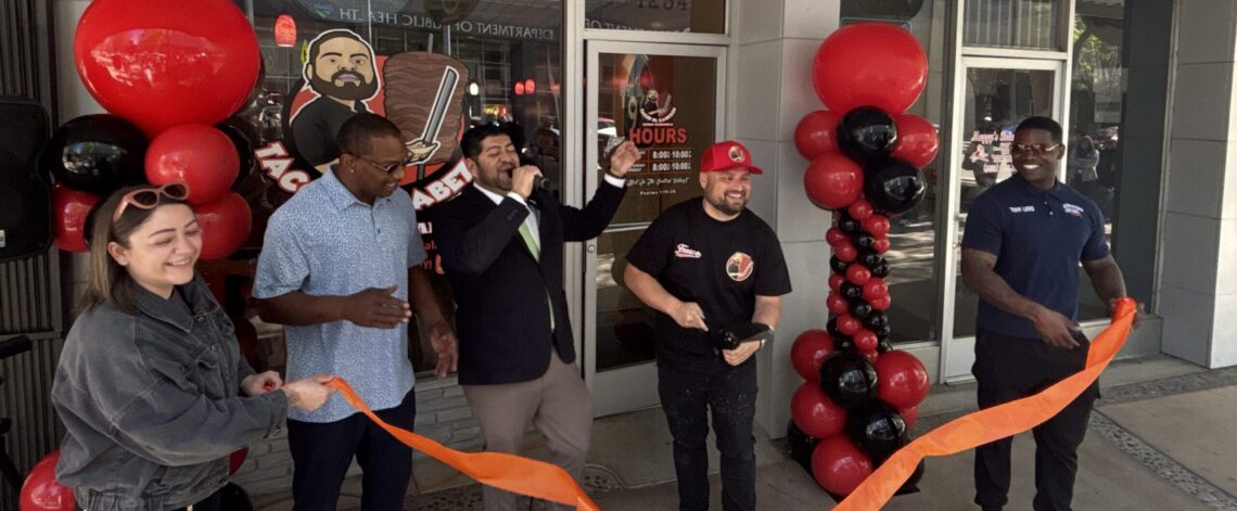 Long lines lead to storefront as Tacos El Cabezon opens Downtown Fresno location