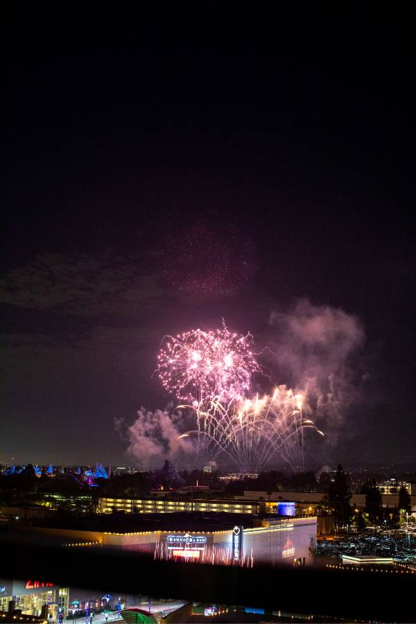 JW Marriott Anaheim Resort jw-snajw-fireworks-40047