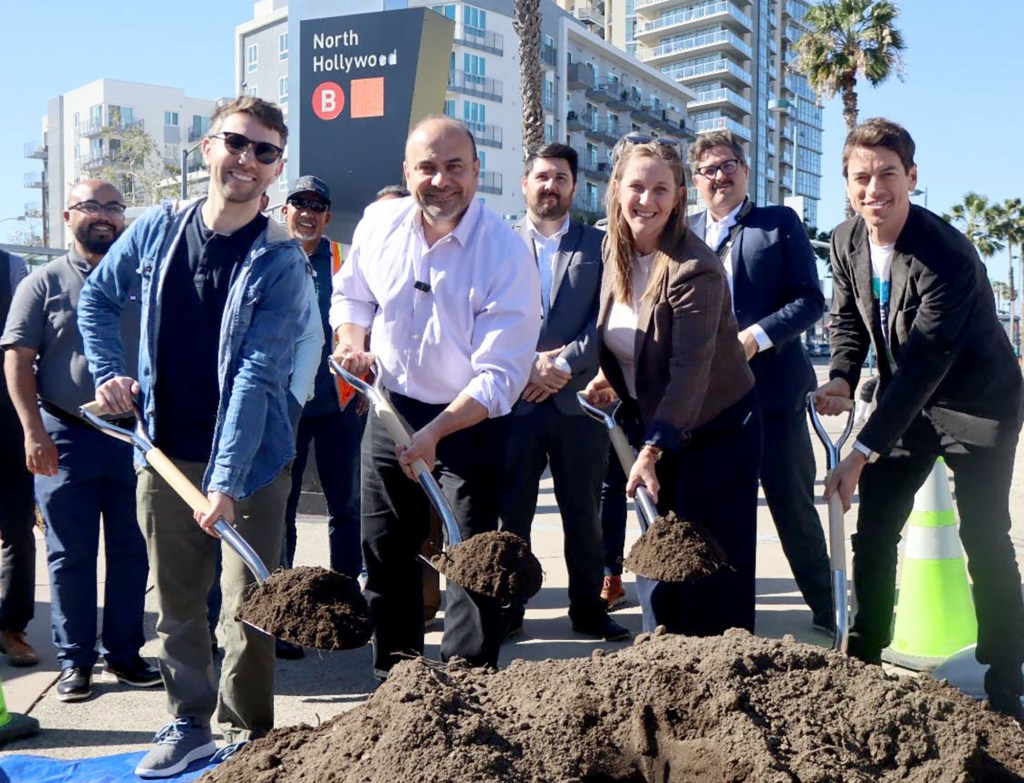 LA began construction of Chandler Bicycle Connection, three miles of protected bike lanes – Daily News
