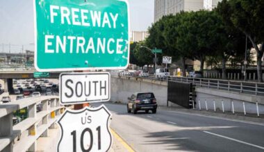 Swinging gates installed on 101 Freeway ahead of Saturday’s ‘No Kings’ protest – Daily News