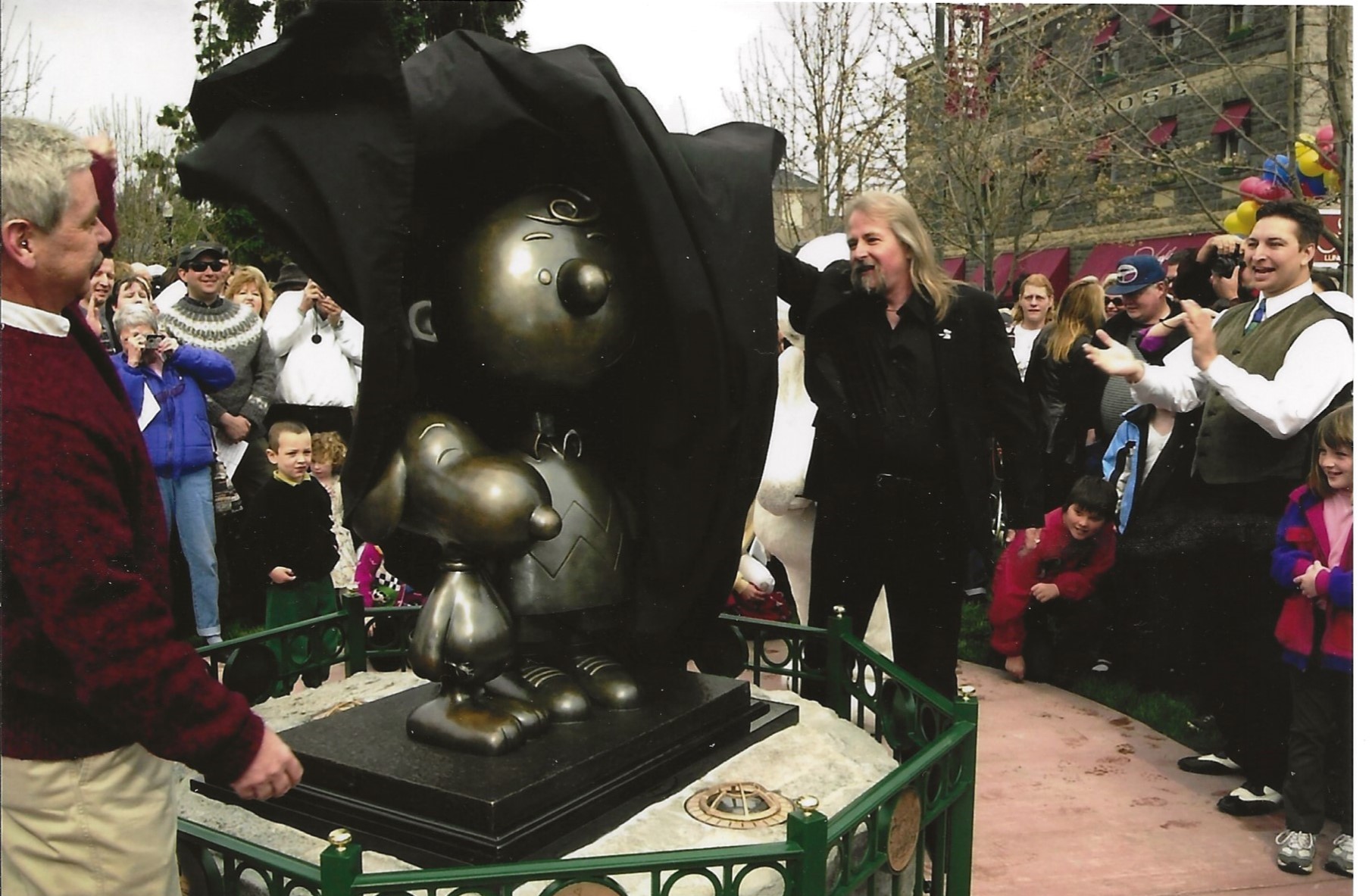 Stan Pawlowski unveils his bronze Peanuts sculpture in Santa Rosa...