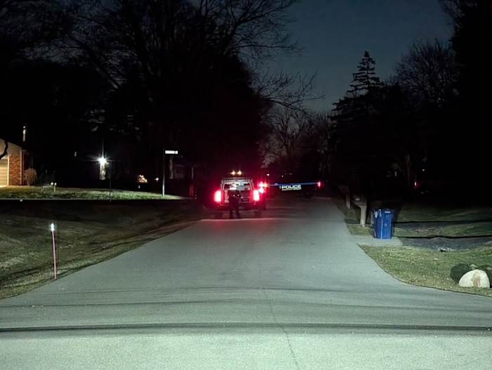 Police urge public to avoid Quarton Road in Oakland County amid barricaded gunman situation