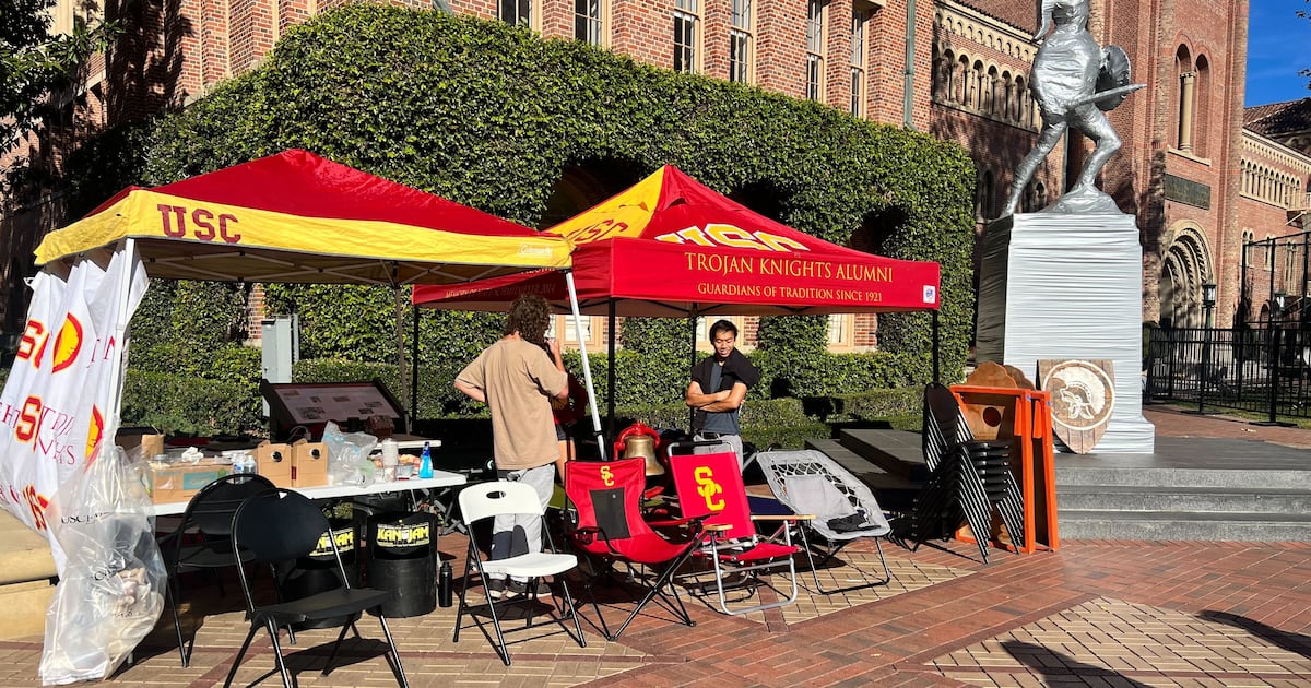 USC students support Trojan Knight Bone Marrow Registry Drive – Annenberg Media