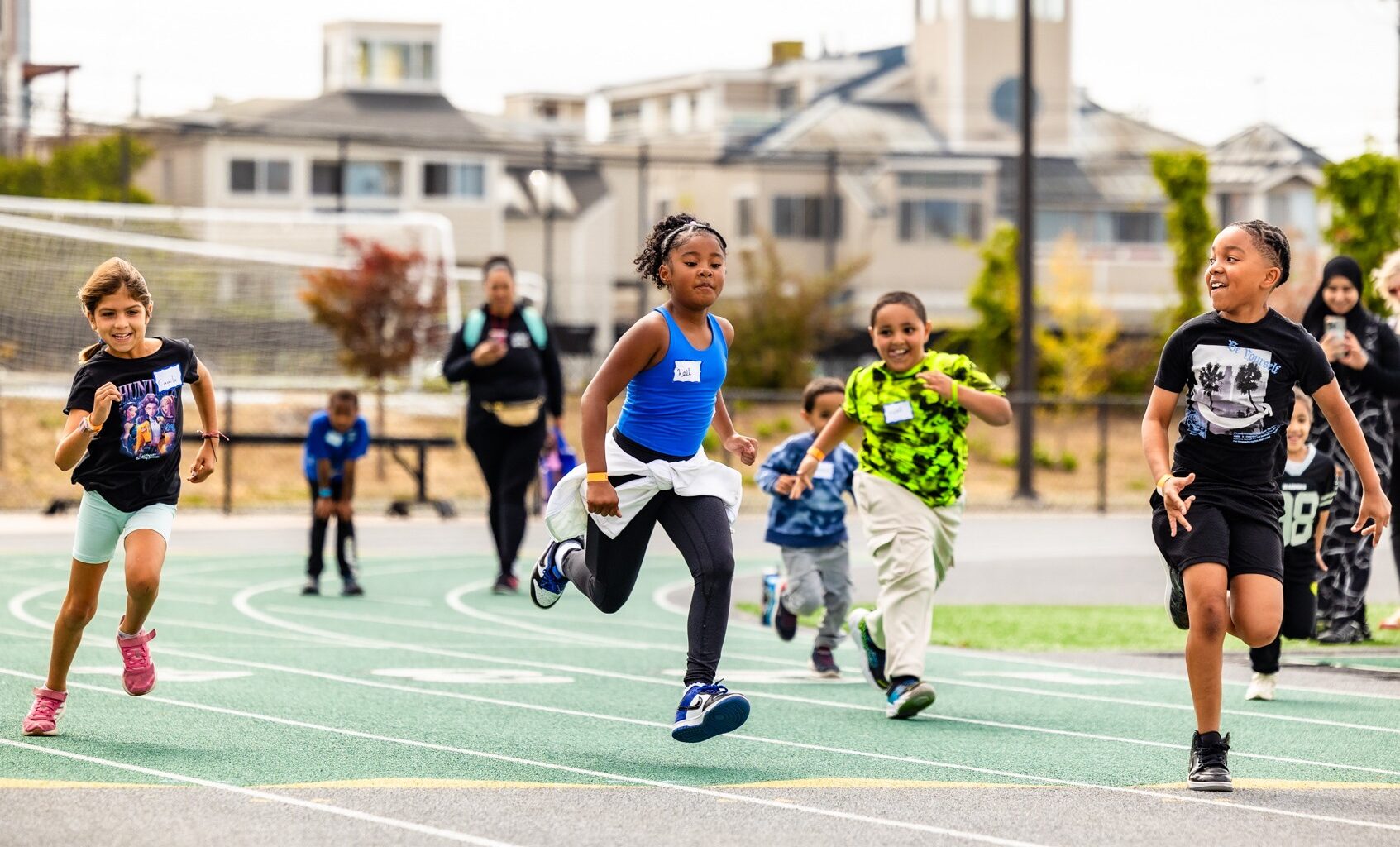 Kids running track