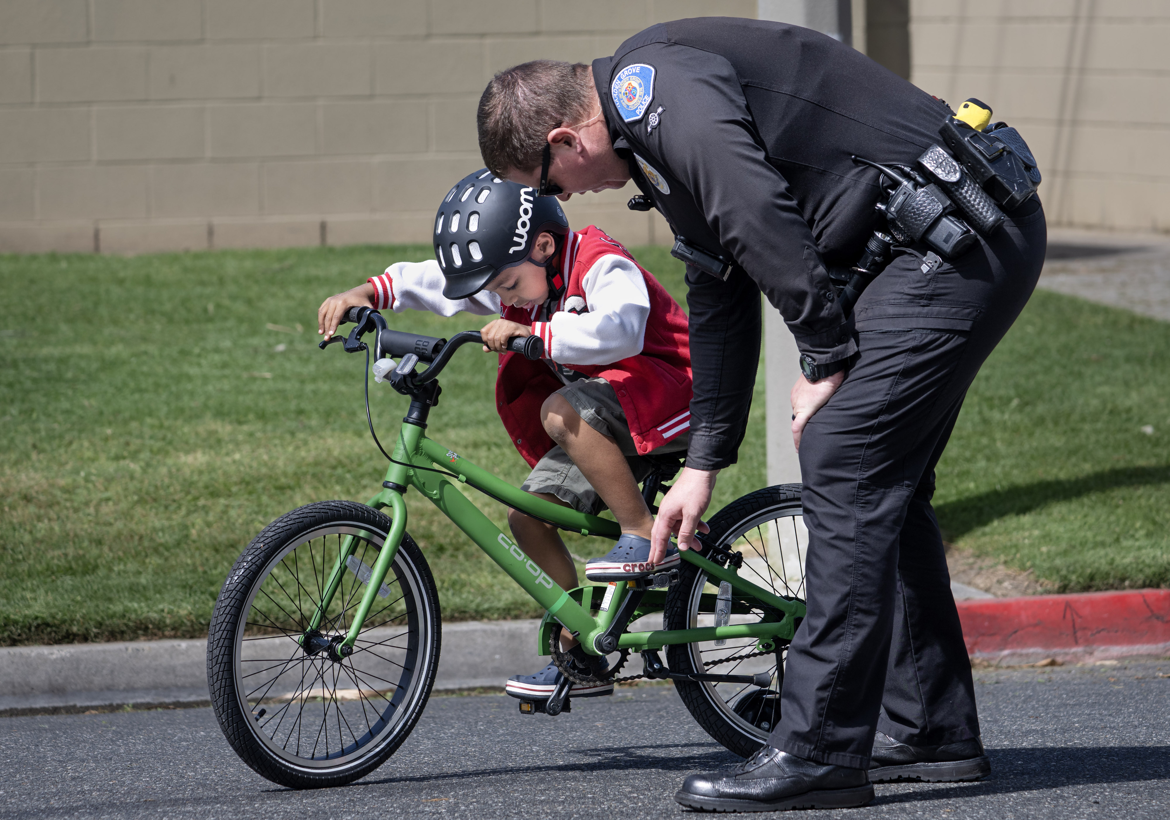 Garden Grove Police traffic officer, Thomas Nadolski, shows 5-year-old Kaleb...