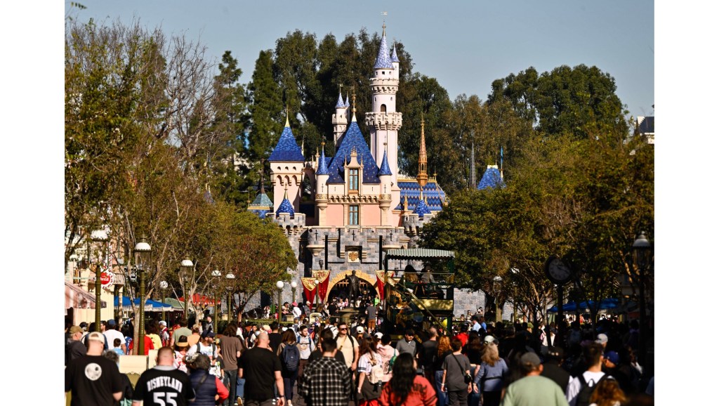 Rising gas prices could mean a rough summer for theme parks – Orange County Register