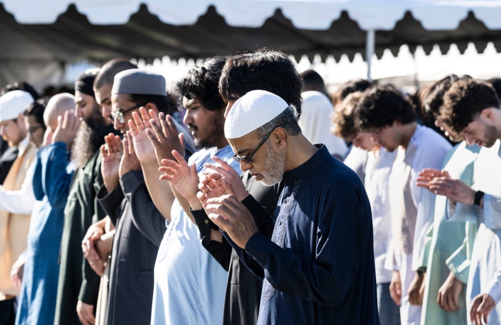 5,000 Muslims celebrate Eid al-Fitr, ending Ramadan, at the Islamic Society of Orange County – Orange County Register