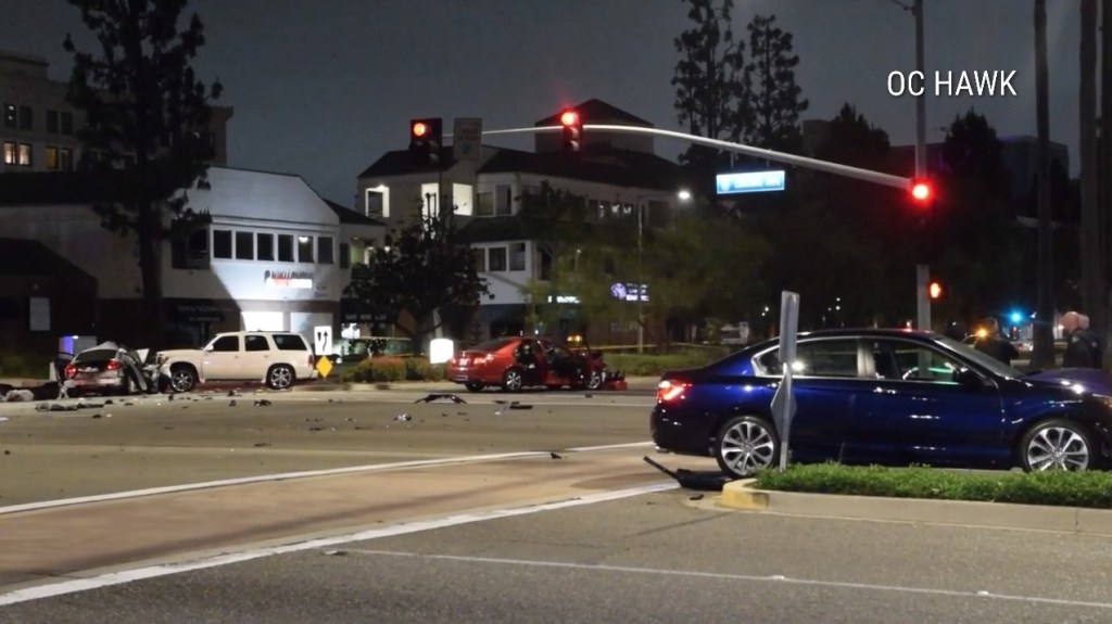 2 killed after reckless driver runs red light, causes crash in Anaheim, police say – Orange County Register