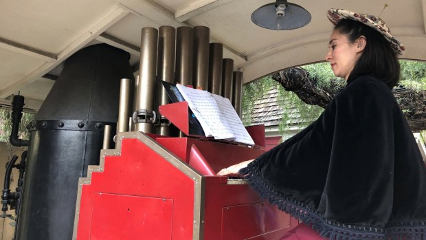 A Bird Cage Theatre pianist performs on the calliope wagon at Knott's Berry Farm in an undated photo. (Courtesy of Knott's Berry Farm)