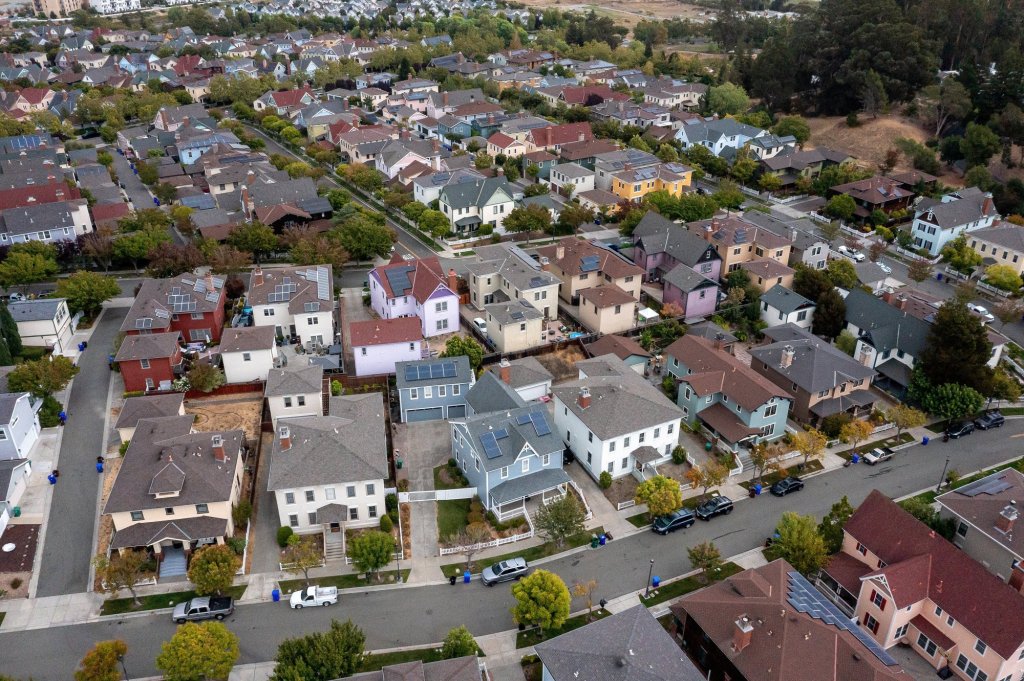 Southern California homeowners stay put the longest in US, stifling housing market – Orange County Register