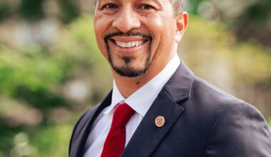 Oakland Town Commission say goodbye to longtime commissioner