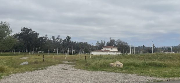 The long-vacant lot on Calzada del Bosque and Via de la Valle, proposed to be the new Silvergate development. (Karen Billing)