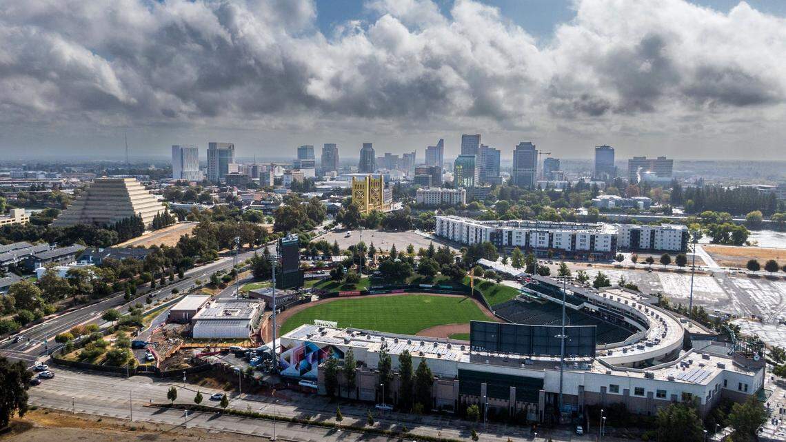 CA weather: Rain, thunder and mountain snow in forecast