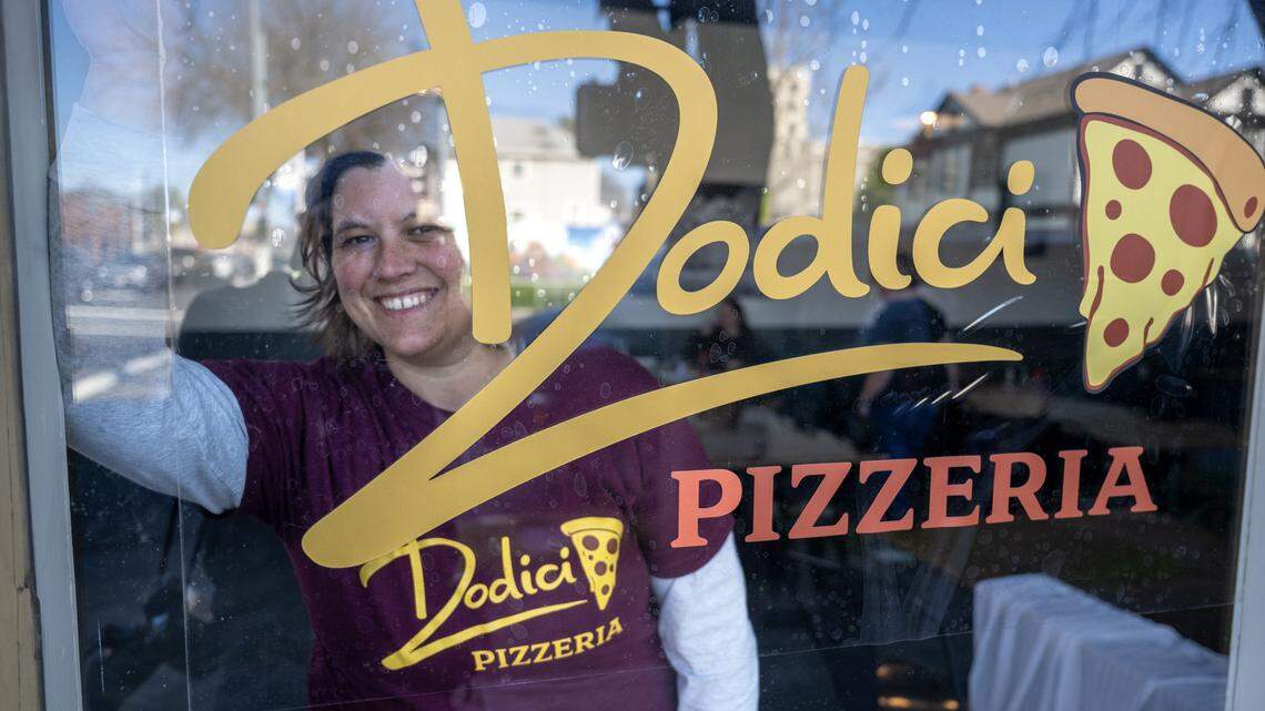 Dodici Pizza brings Apulian thin-crisp pies to Alkali Flats
