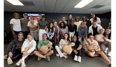 NWSL’S San Diego Wave participate in Hands-Only CPR and AED training