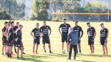 SAN DIEGO, CA - MARCH 18:  Chile head coach Reinaldo Rueda addresses his team during training for the Chile mens national team on March 18, 2019 at the San Diego Jewish Academy in San Diego, CA.(Photo by Alan Smith/Icon Sportswire via Getty Images)