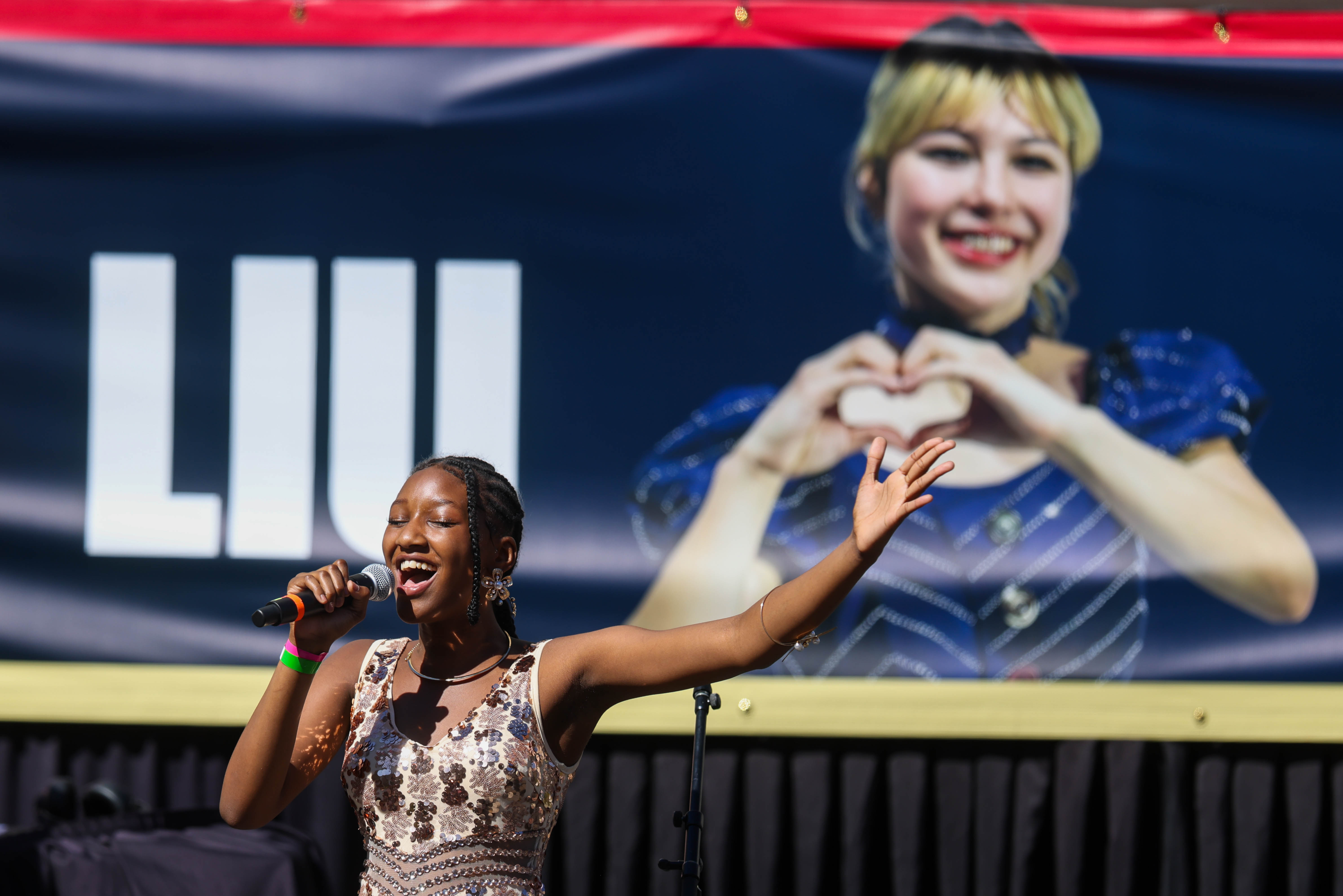 Oakland School for the Arts student Abayomi Lewis sings âMacArthur...