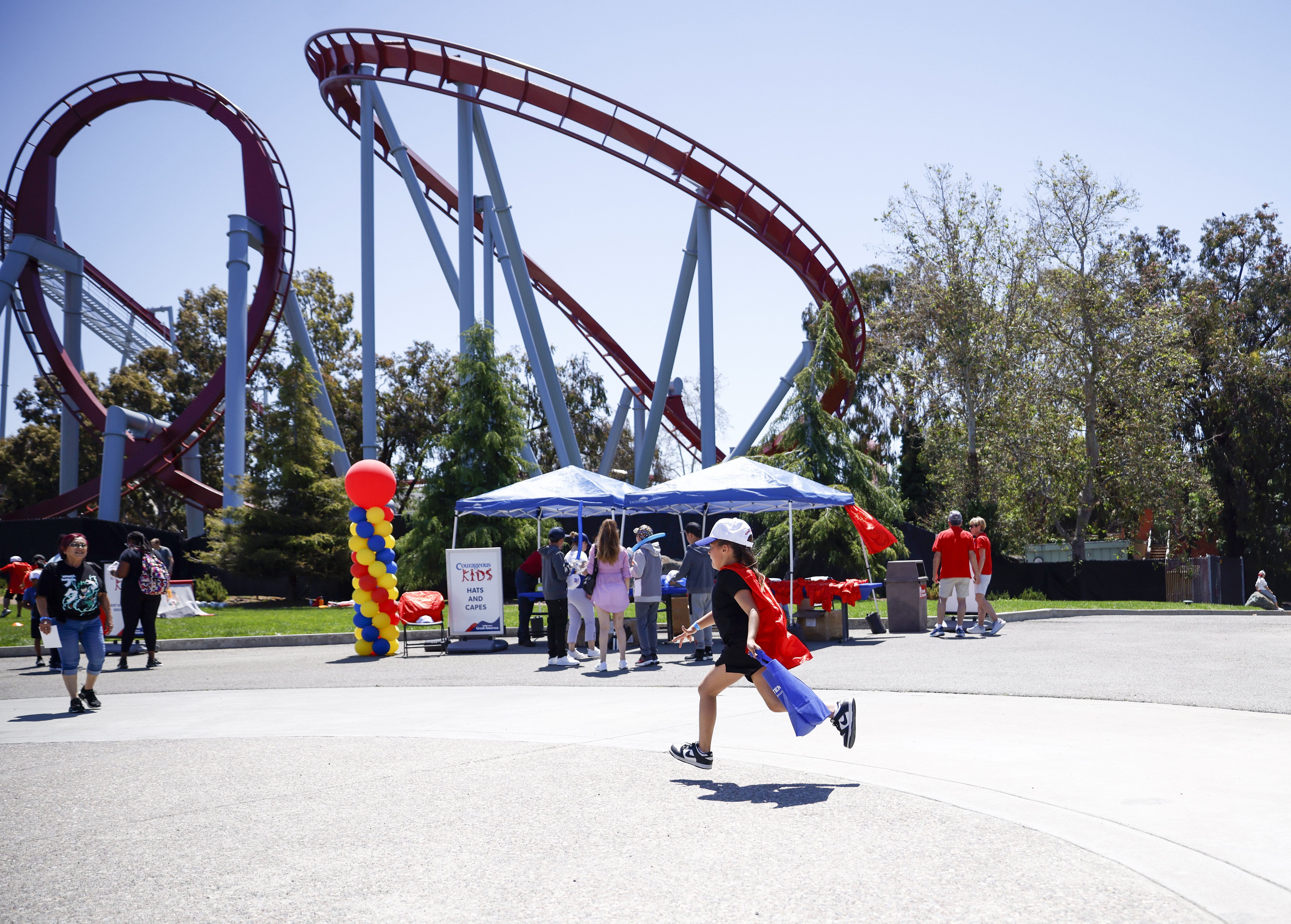 A child runs towards The American Cancer Societyâs Courageous Kids...