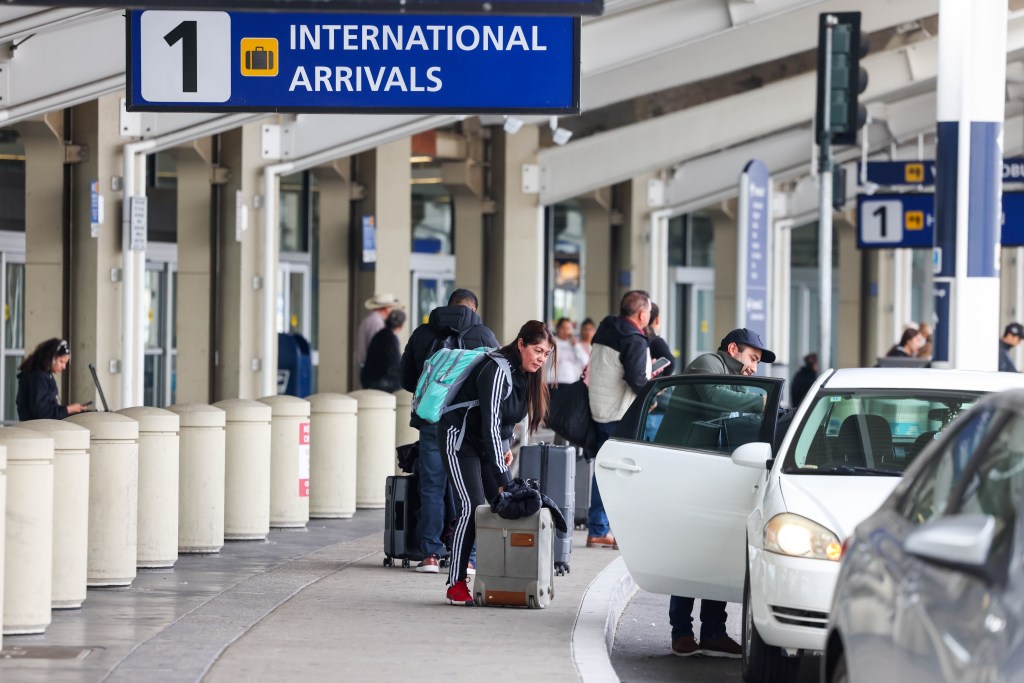 Oakland airport lagging behind other California locations, per new report