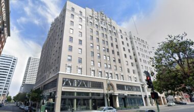 Landmark Oakland tower is bought at price discount after foreclosure