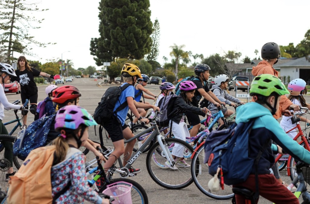 Governor Drive bike lanes would ease congestion, improve safety – San Diego Union-Tribune