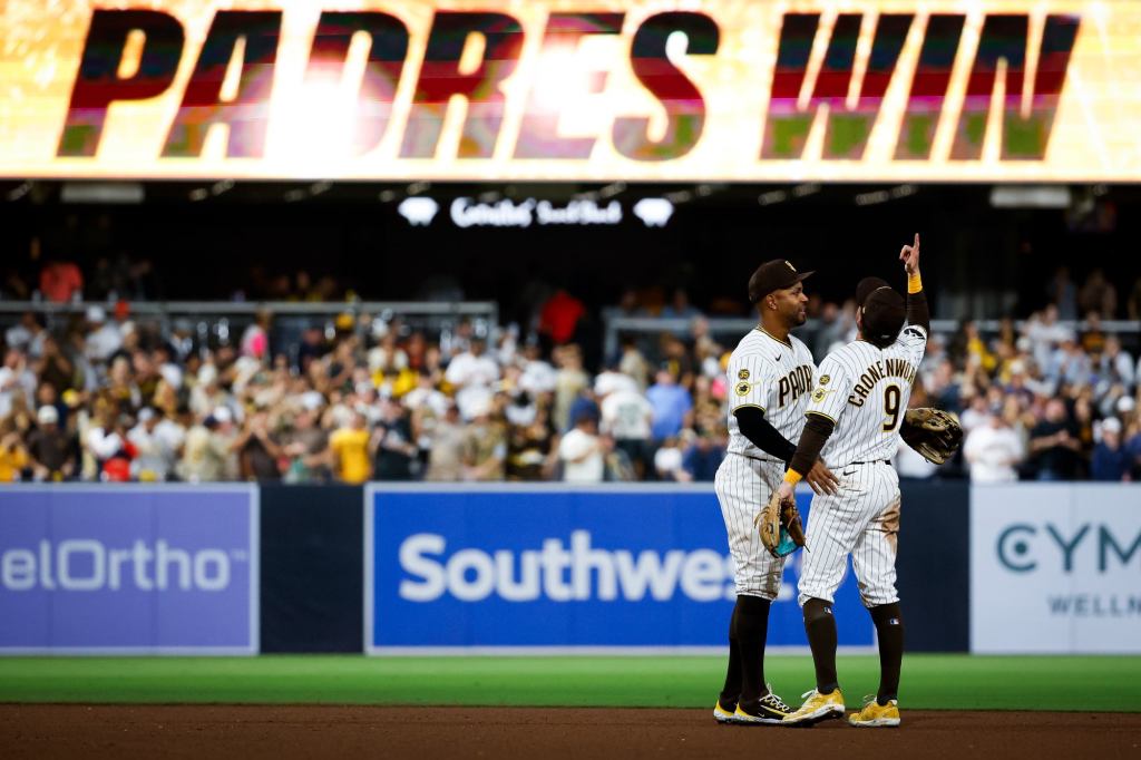 Vásquez keeps heat on; Miller streaks on; strong ABs; ABS drama; Cronenworth in the lead