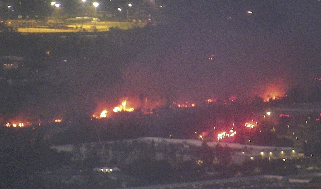 Crews battle brush fire in Santee that prompted evacuation of shoppers – San Diego Union-Tribune