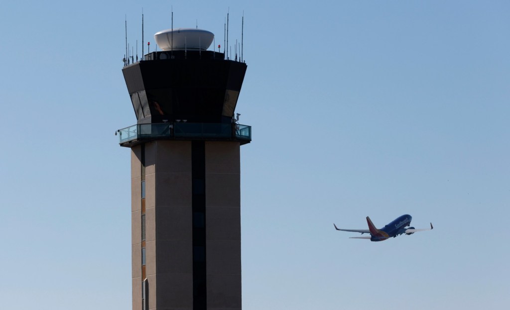 Shortage of air traffic controllers triggers heavy delays at San Diego airport – San Diego Union-Tribune