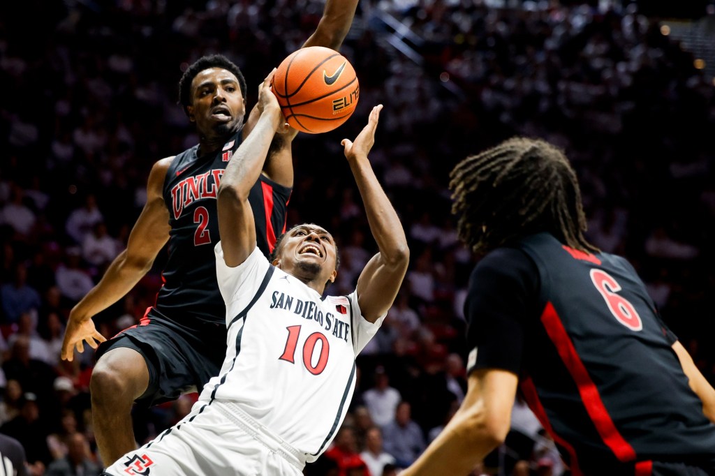 Aztecs hold off UNLV on Senior Night, keep conference title hopes alive