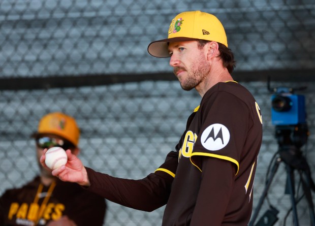 Peoria, AZ - February 19: Griffin Canning #17 of the San Diego Padres throws a bullpen session during a spring training practice on February 19, 2026 in Peoria, AZ.  (K.C. Alfred / The San Diego Union-Tribune)