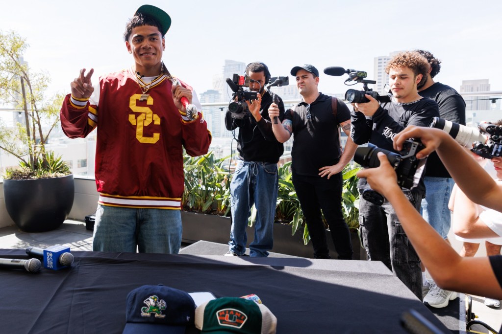 Cathedral Catholic football star Honor Fa'alave-Johnson picks USC