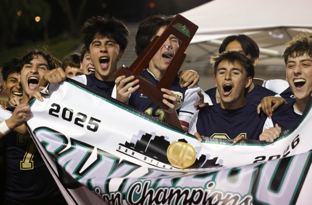 Del Norte ends Saints' run in boys soccer; Mt. Carmel girls win section title in PKs