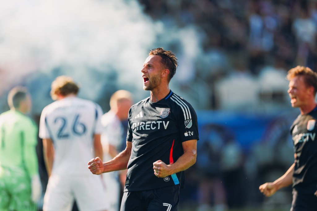 San Diego FC allows late goal, draws at home; Wave win on the road