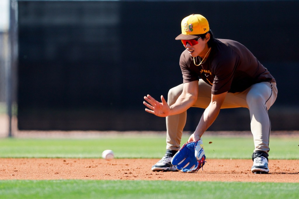 Sung-Mun Song returns to field, can't swing yet; Jason Adam remains on track for opening day