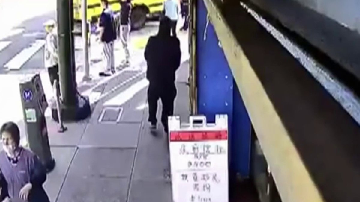 Surveillance cameras capture stabbing in San Francisco’s Chinatown – NBC Bay Area