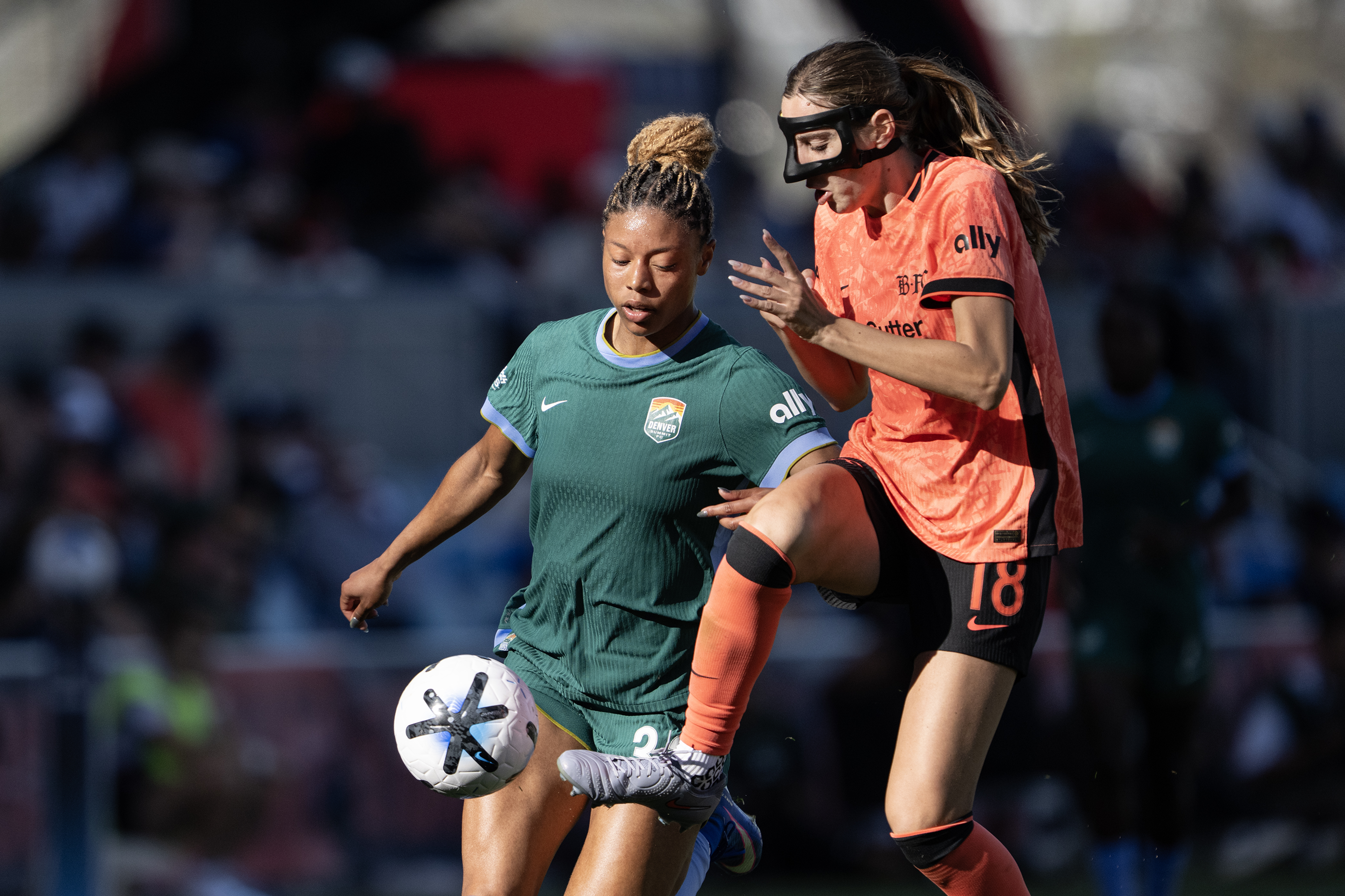 Joelle Anderson (18) of the Bay FC and Olivia Thomas...